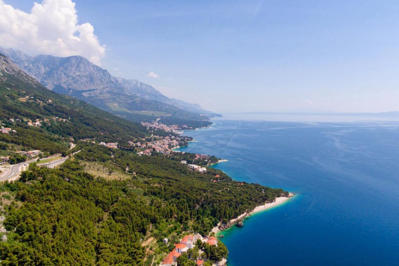 Apartments With A Parking Space Brela, Makarska - 18495 Exterior photo