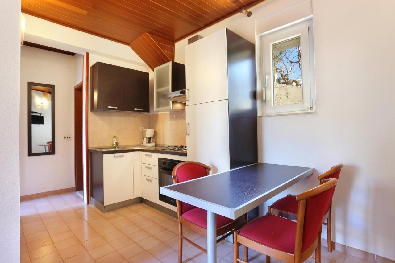 Apartments With A Parking Space Brela, Makarska - 18495 Exterior photo